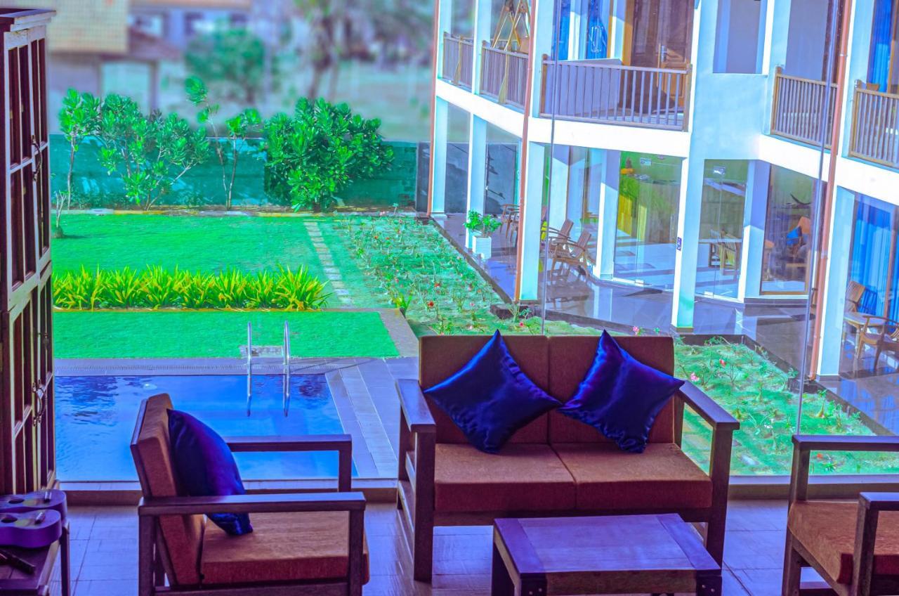 Calypso Sunset Hotel Iranawila Exterior photo