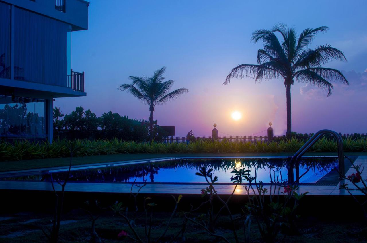 Calypso Sunset Hotel Iranawila Exterior photo