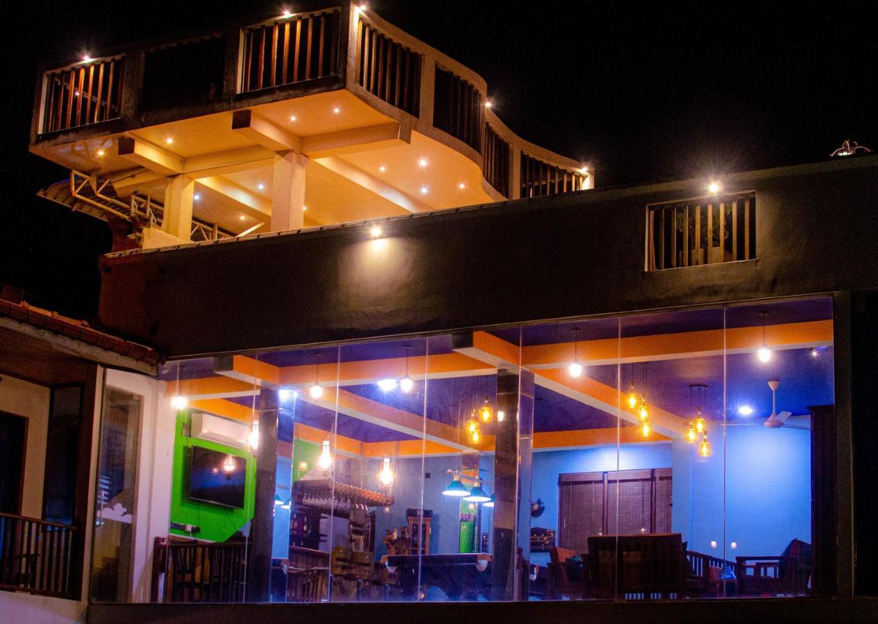 Calypso Sunset Hotel Iranawila Exterior photo