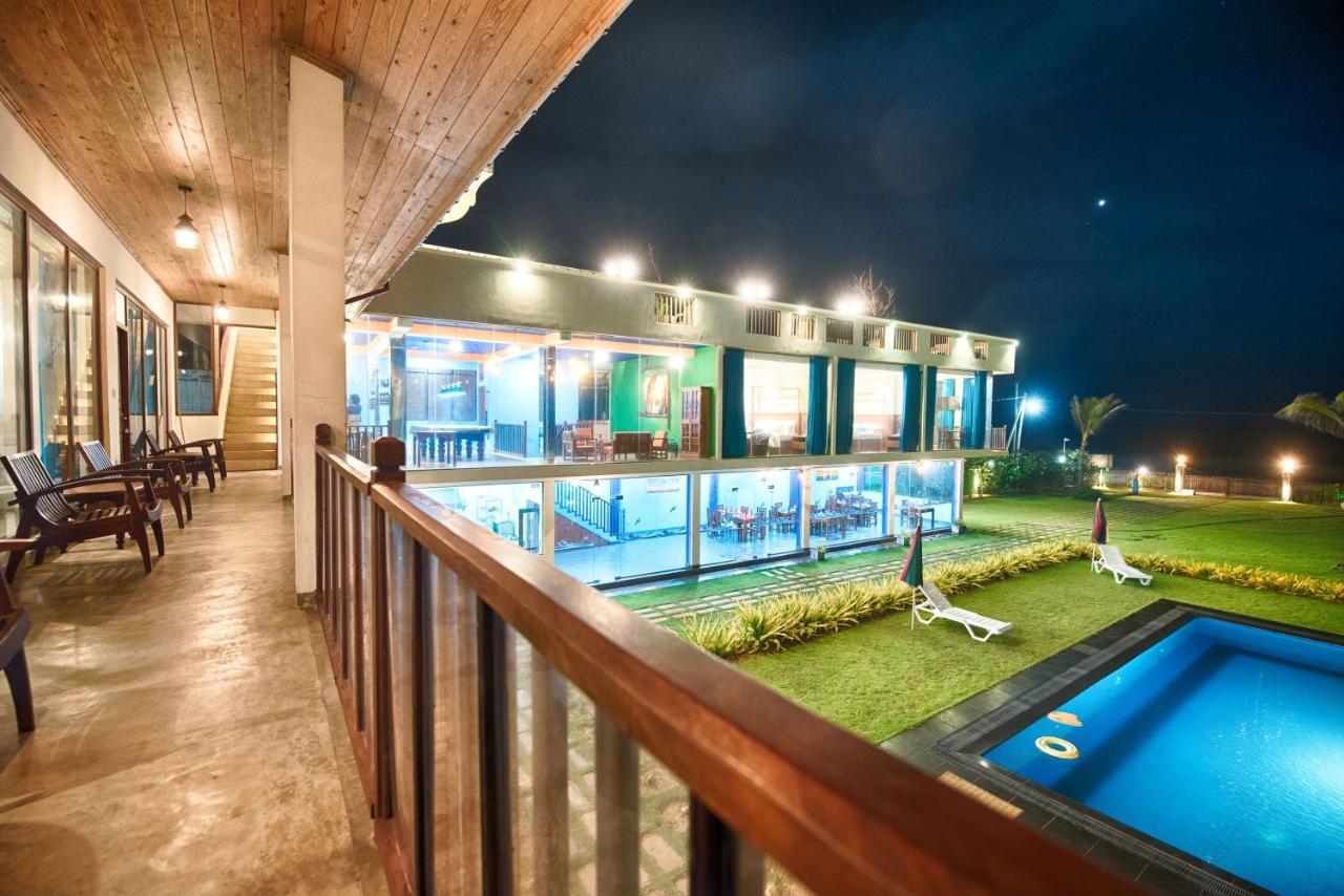 Calypso Sunset Hotel Iranawila Exterior photo