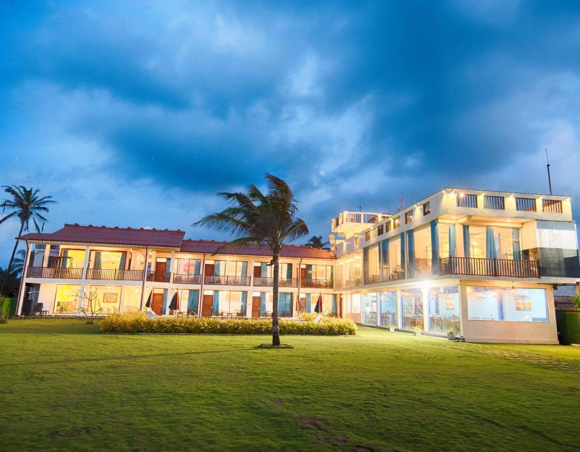 Calypso Sunset Hotel Iranawila Exterior photo