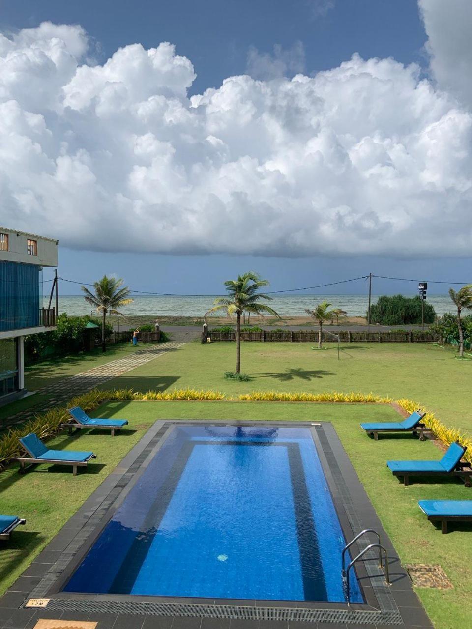 Calypso Sunset Hotel Iranawila Exterior photo